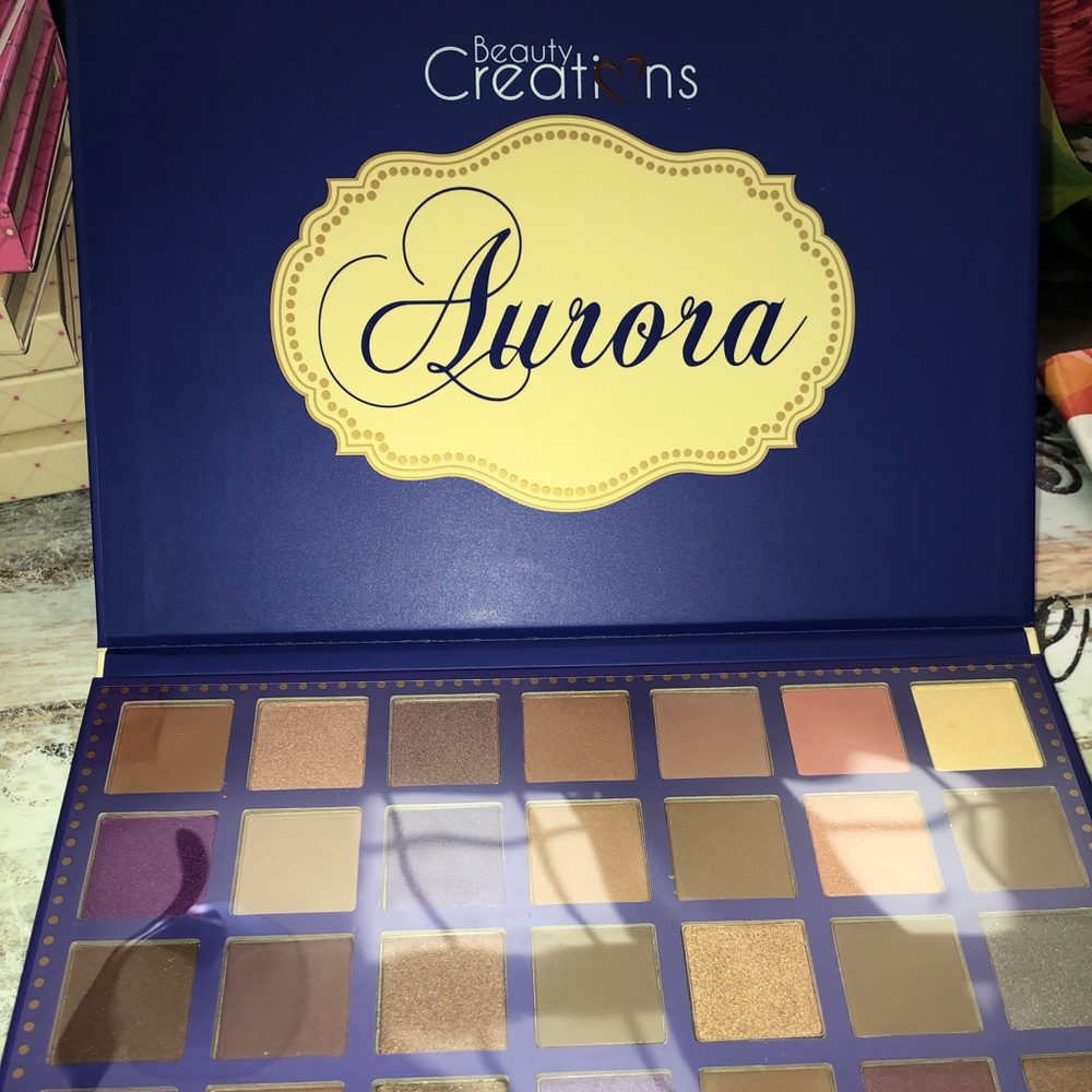Eyeshadow - Picture 2 of 2